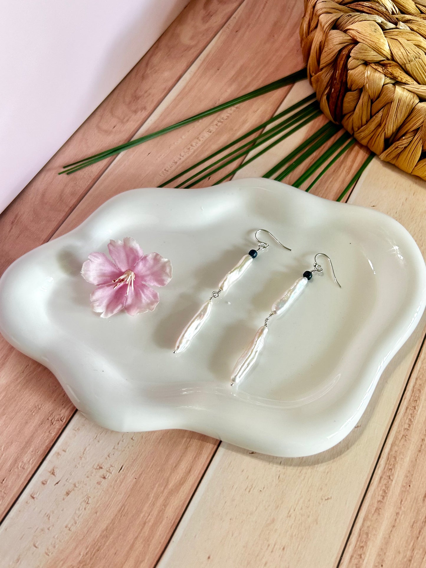 Rin Pearl Drop Earrings
